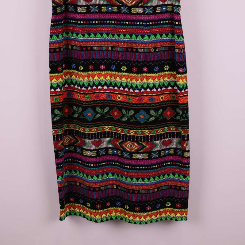 Nederdel på klänning med färgstarkt och detaljerat grafiskt mönster