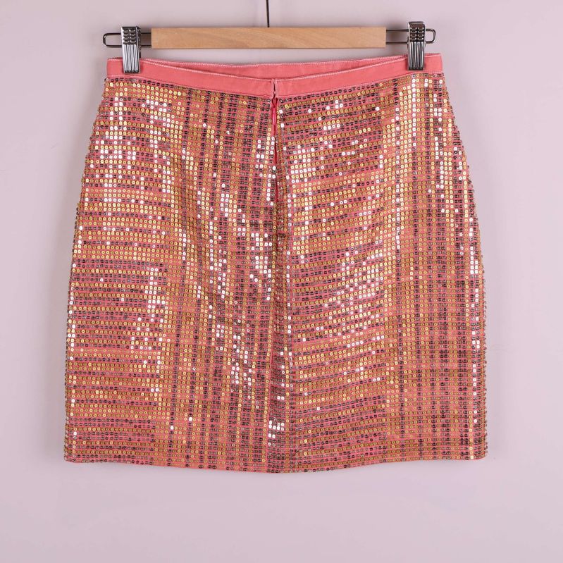 Baksida av kort kjol med paljetter