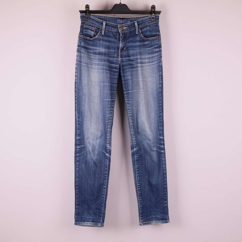 Jeans med slim leg helbild framifrån