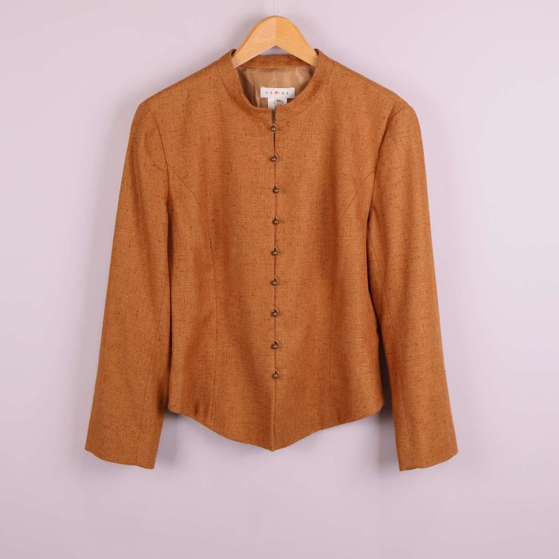 Kavaj i brun ton framifrån med ståkrage och knappar