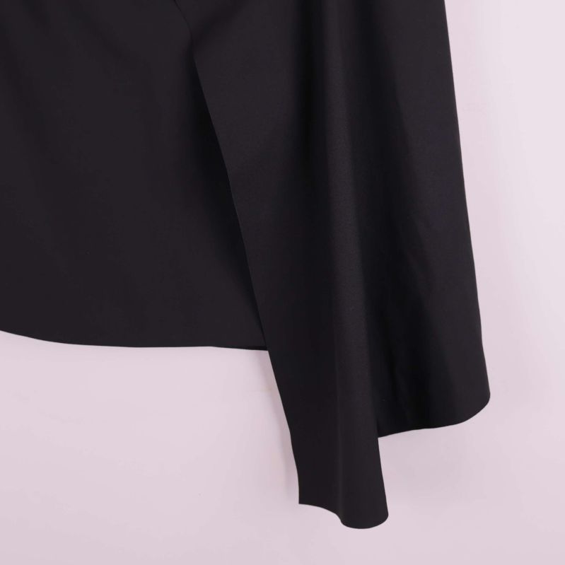 Detaljerad bild av draperad kjolkant