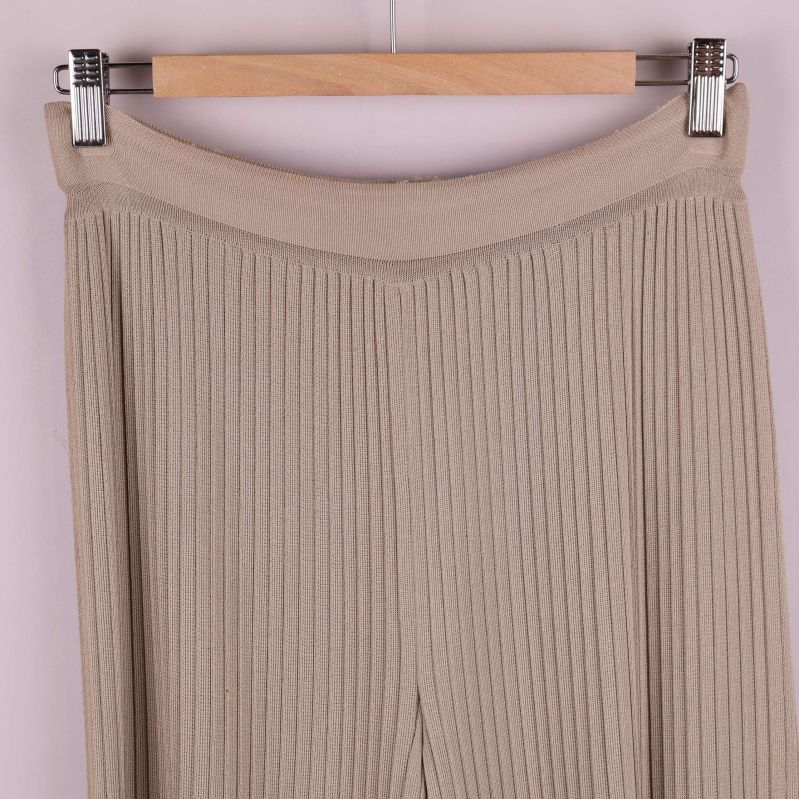 Närbild på linningen av shorts framtill