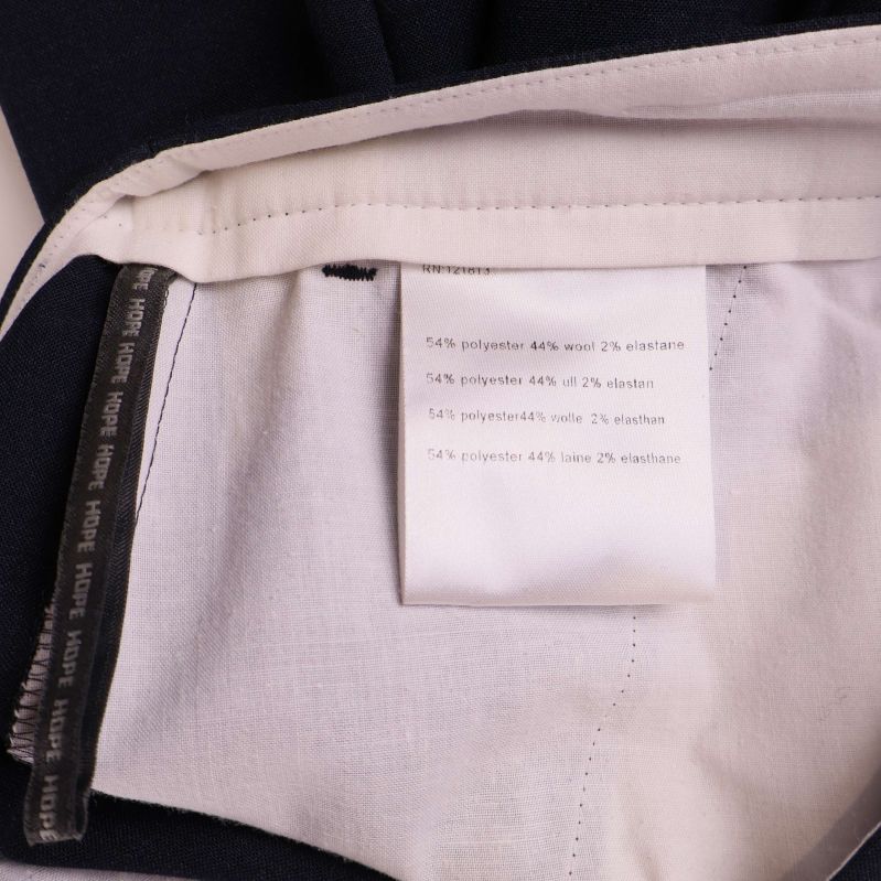 Materiallapp med sammansättning: polyester, ull, elastan