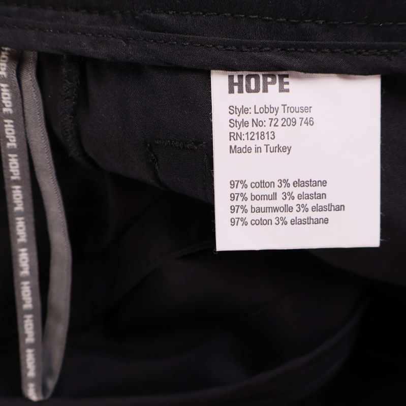 Materialetikett visar bomull och elastanblandning