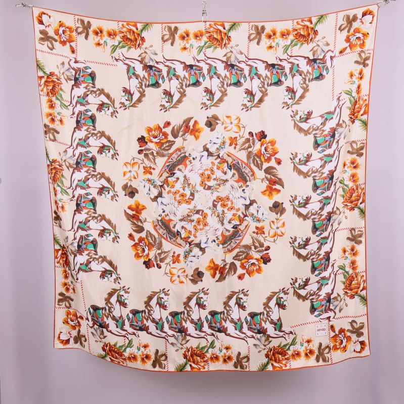 Stor kvadratisk scarf med blommigt mönster 