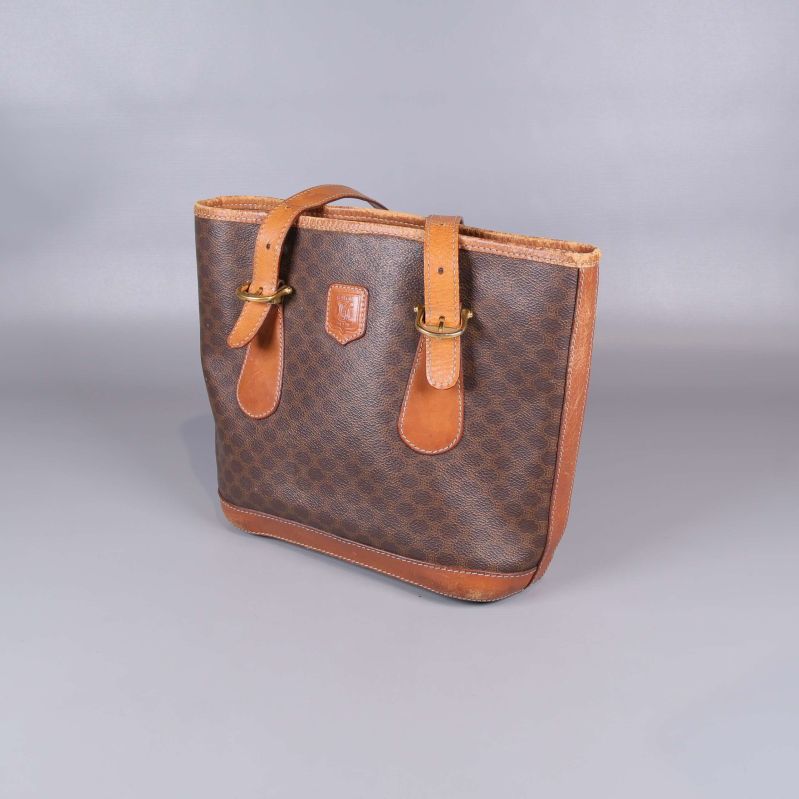 Toteväska med justerbara handtag och brun botten