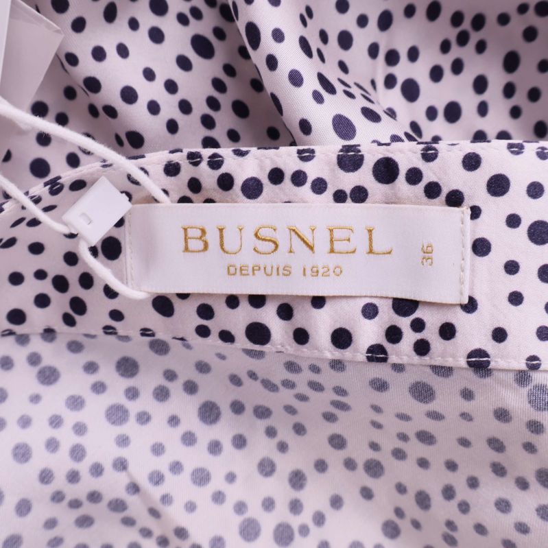 Närbild på märkesetikett Busnel och storlek 36