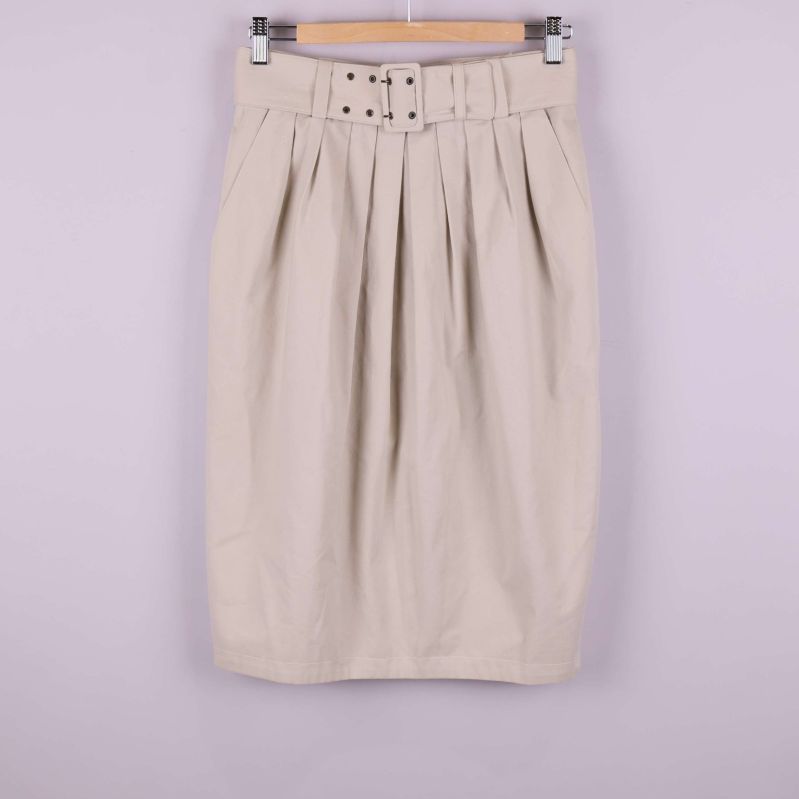 Beige pennkjol med brett bälte framtill