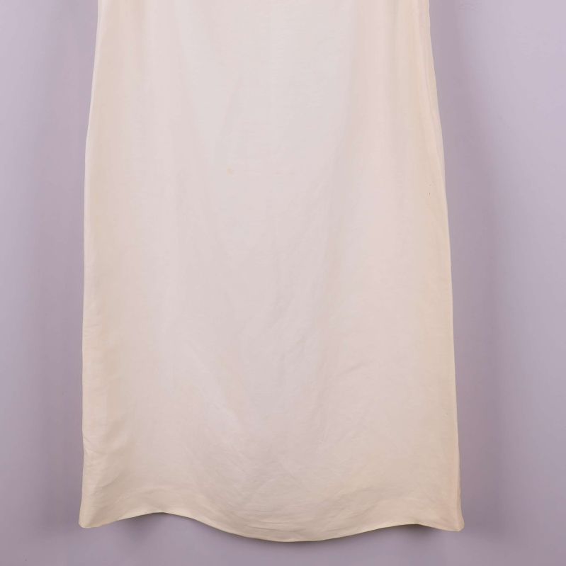 Nedre delen av klänningen med rak fåll