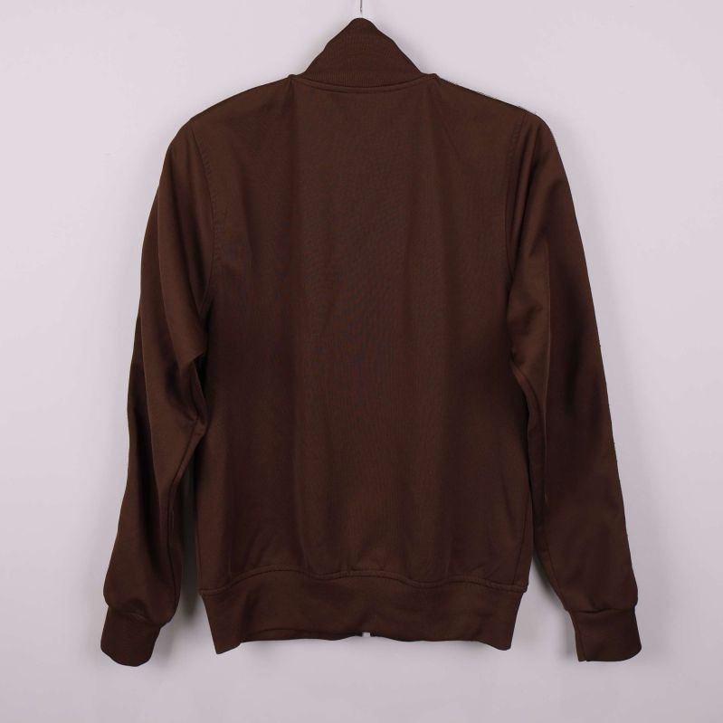 Baksidan av brun track jacket med ribbade muddar