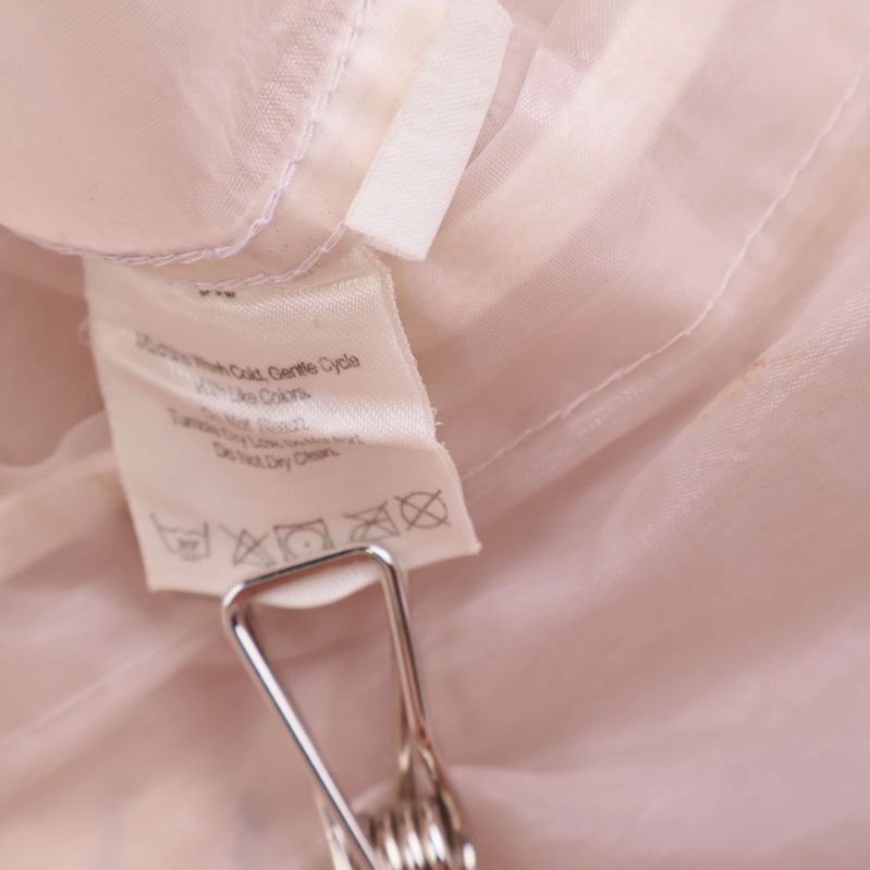 Tvättlapp med skötselråd och materialangivelse