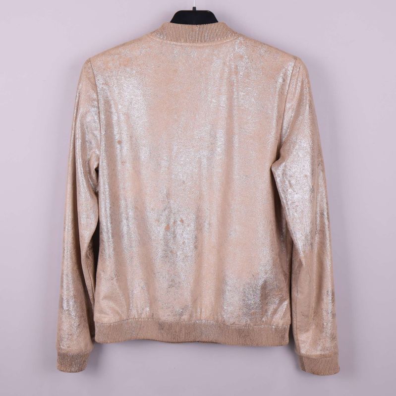 Baksidan av beige glittrig bomberjacka med ribbad nederkant