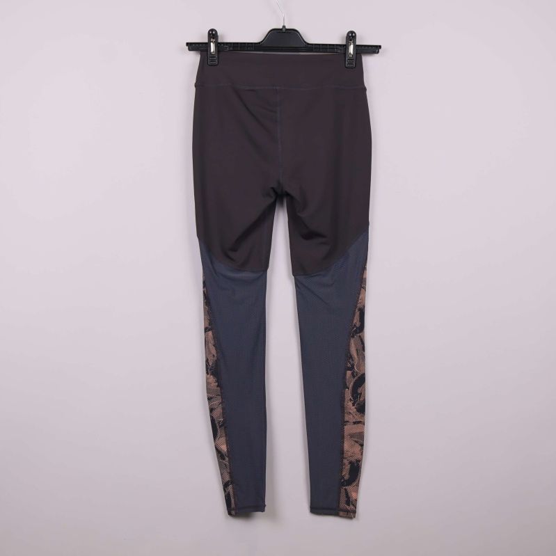 Träningstights med kontrasterande bakstycke och mönster nedtill