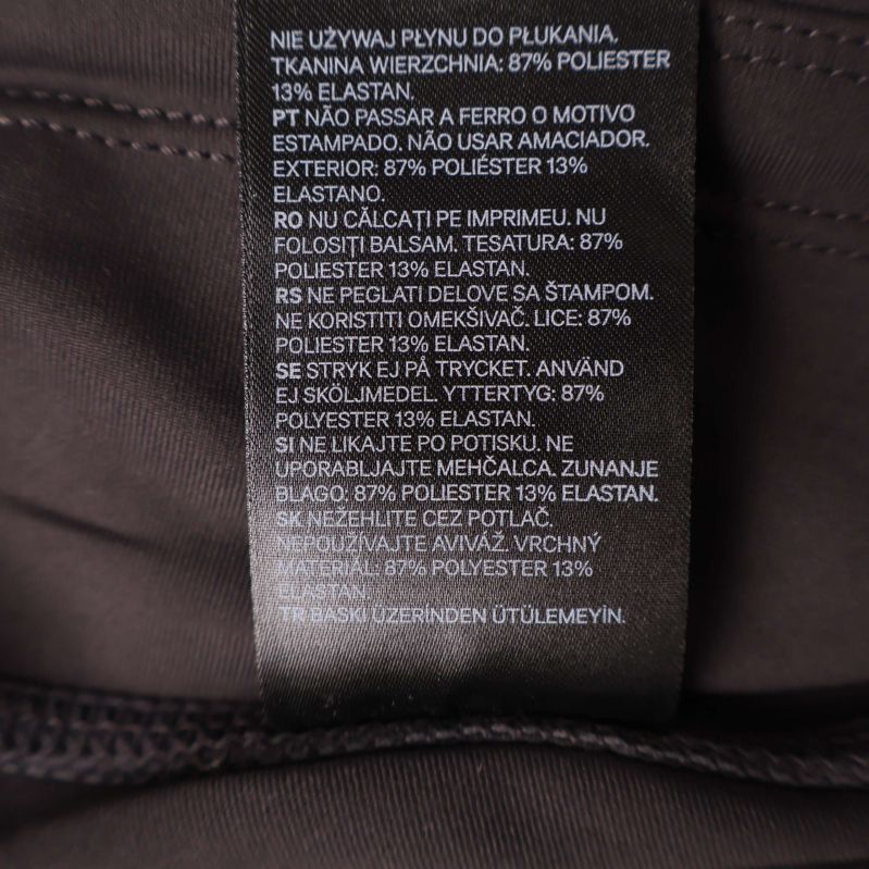 Närbild på materialetikett med procentfördelning