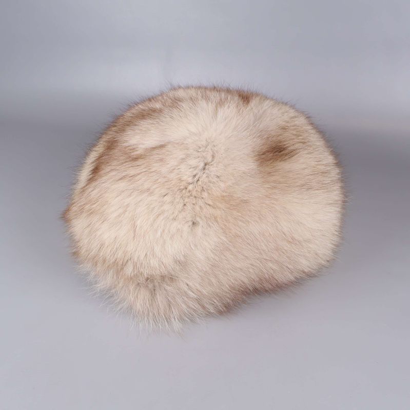 Sida av mössa i ljuspäls med naturlig färgskiftning