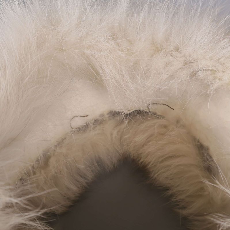 Insida av pälskrage med synlig söm och pälsfinish
