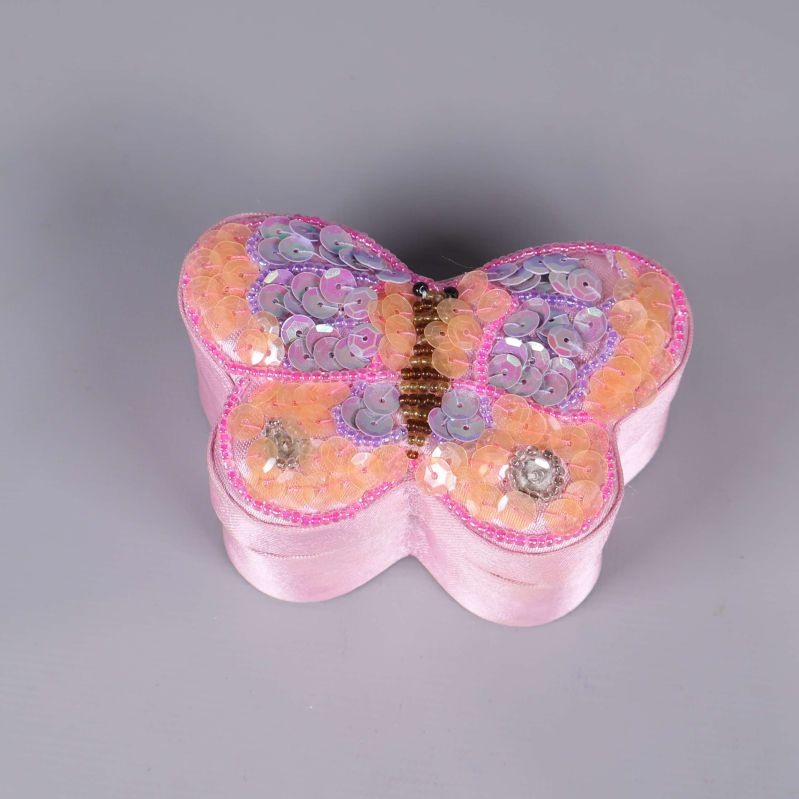 Stängd fjärilsask dekorerad med paljetter i pastellfärger