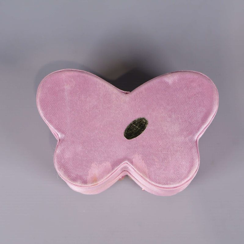 Undersidan av rosa fjärilsask utan dekorationer