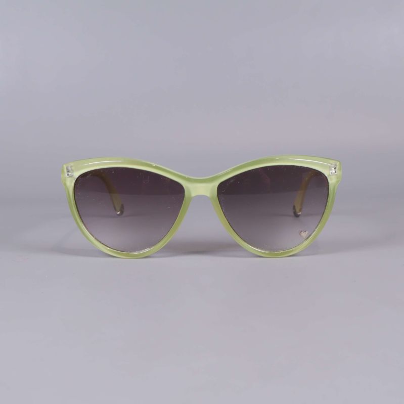 Solglasögon närbild framifrån med tonade linser