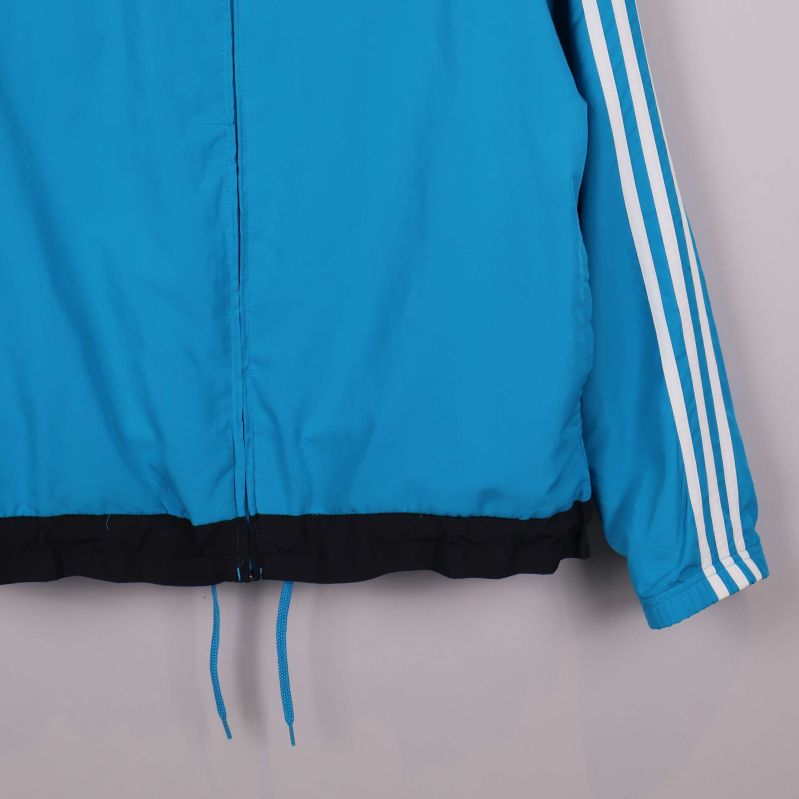 Nederkant av jacka med dragsko och mudd