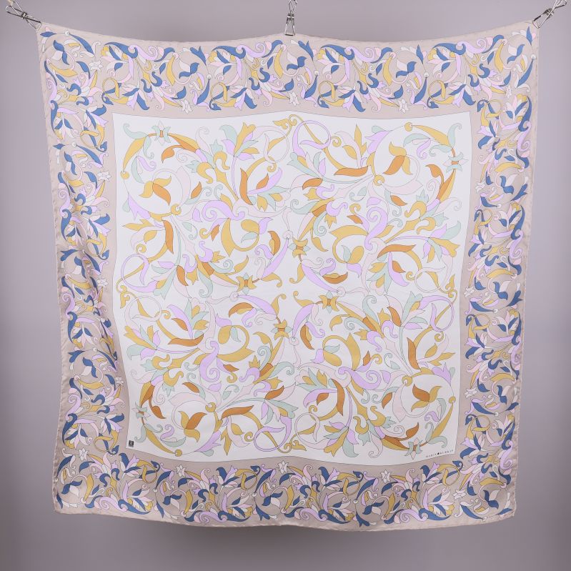 Scarf helt utvikt visar detaljerat mönster