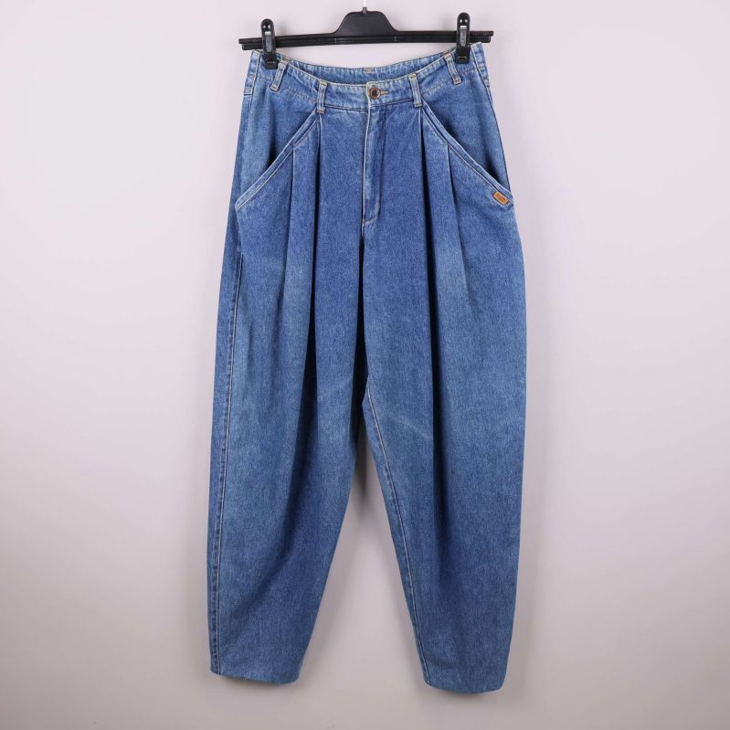 Jeans med breda ben och hög midja på galge