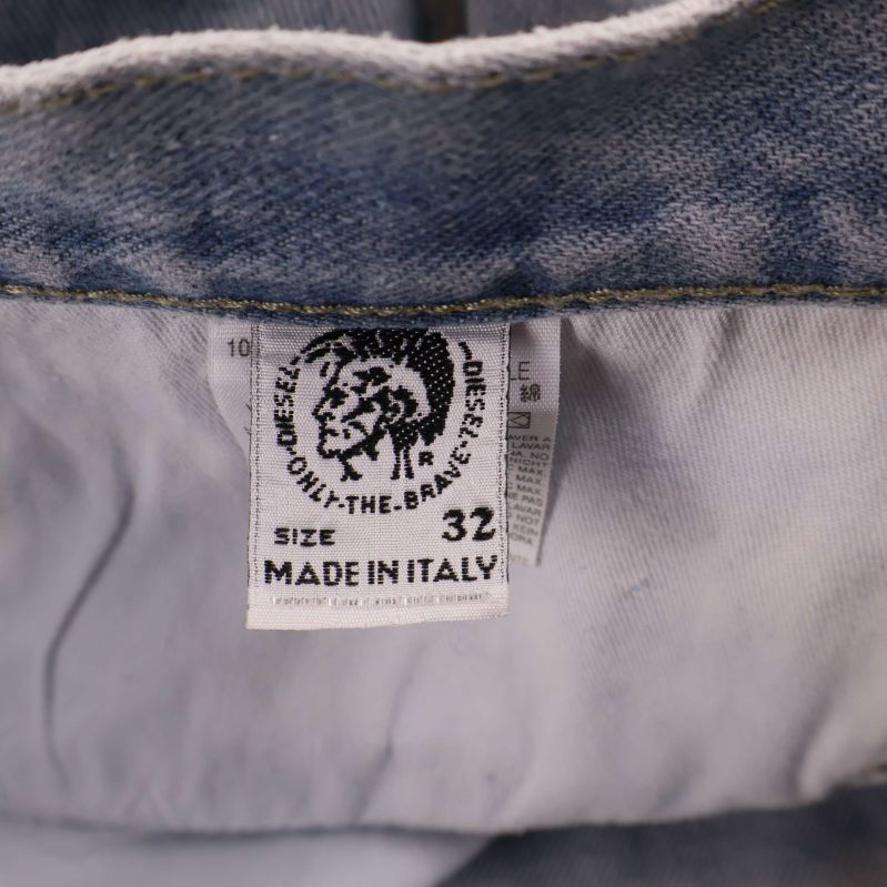 Diesel jeans etikett med storlek och tillverkningsland