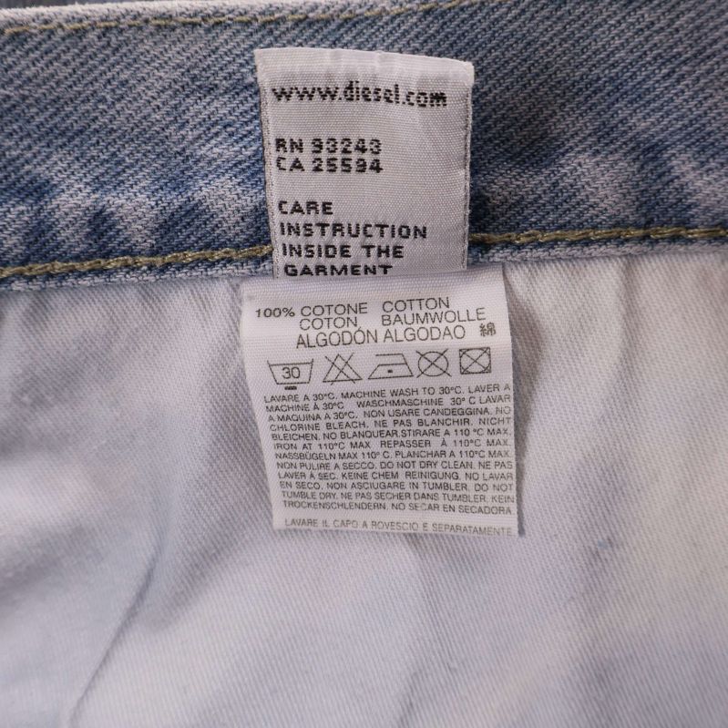 Tvättrådslapp Diesel jeans med materialinformation