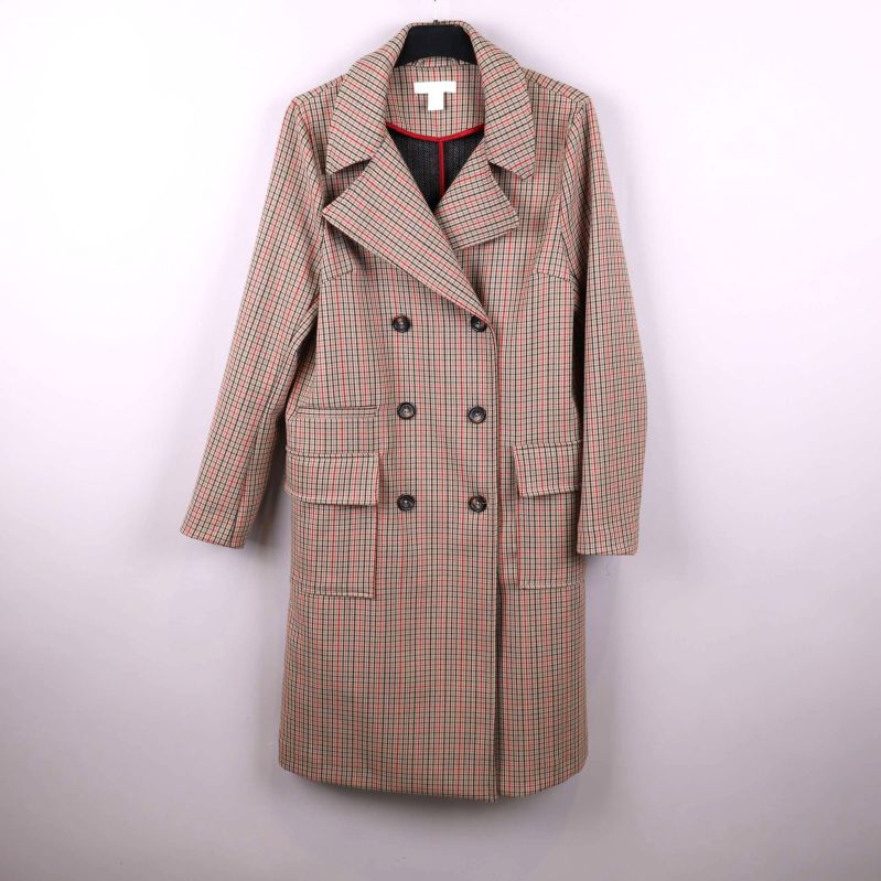 Rutig dubbelknäppt kappa med bred krage och fickor