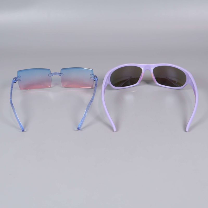 Solglasögonen bakifrån visar färgade skalmar och spegelglas