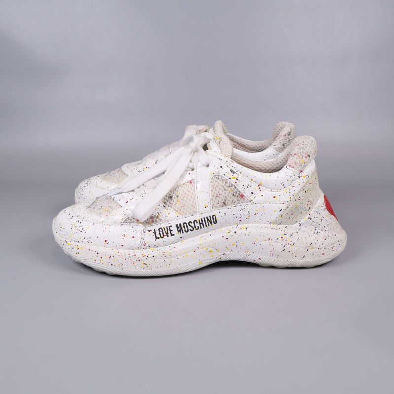 Sneakers med loggan Love Moschino på sidan