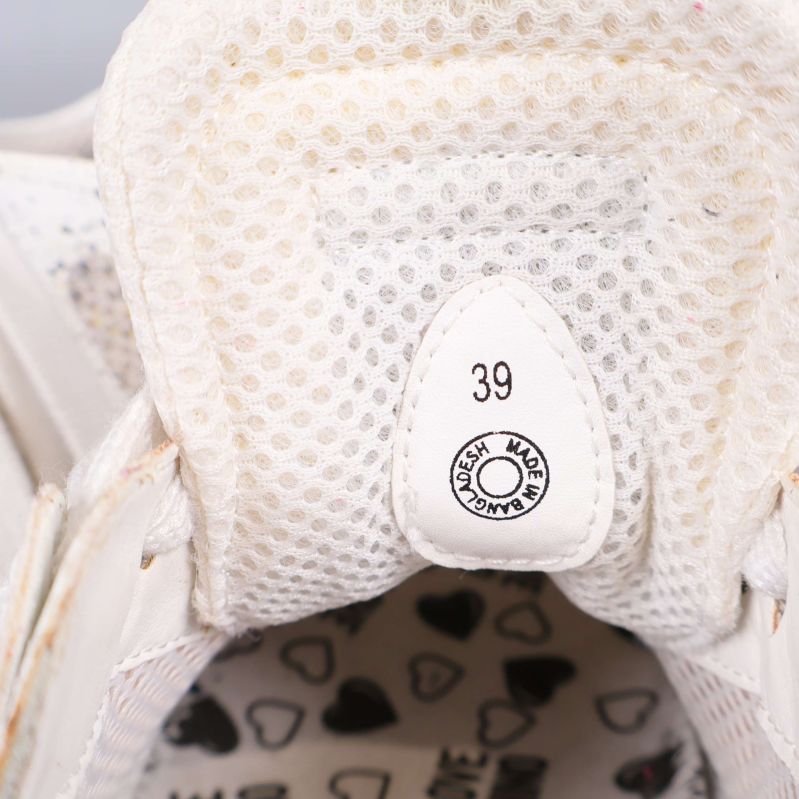 Närbild på plösen med storlek 39