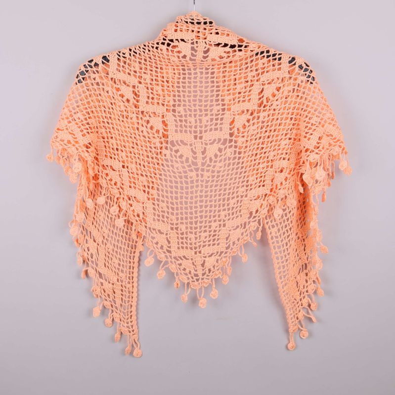 Baksidan av virkad aprikos sjal med mönster