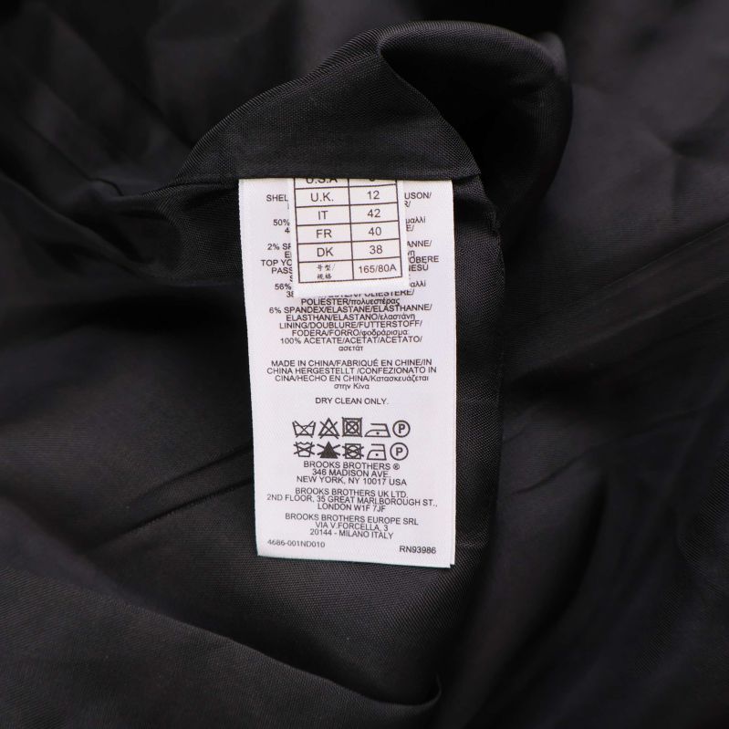 Material- och tvättinfoetikett på svart foder