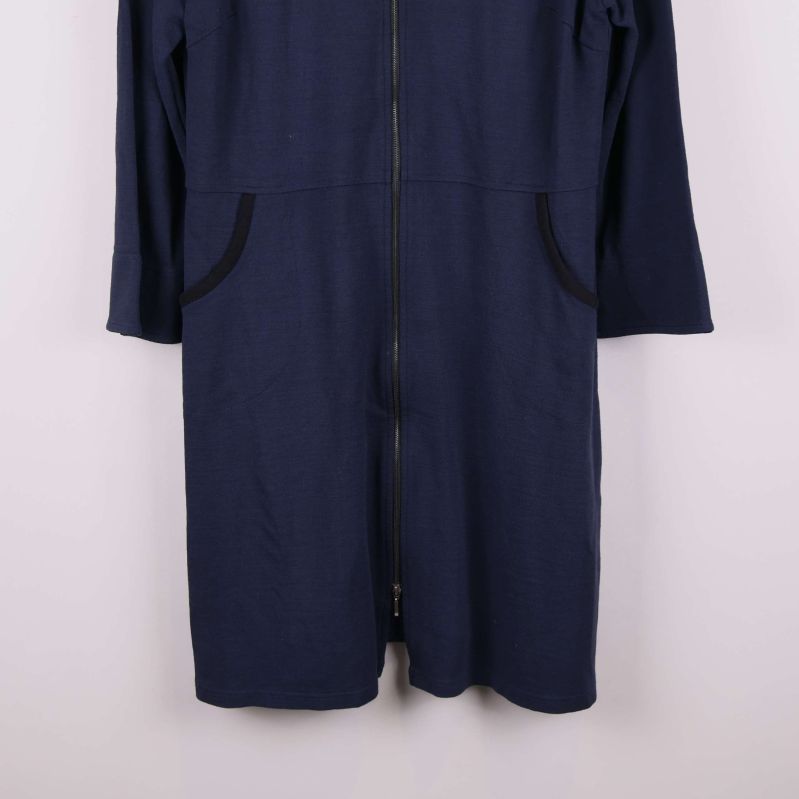 Jackans nederdel med svarta fickdetaljer