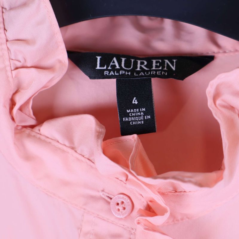 Närbild på etikett Lauren Ralph Lauren i halsen