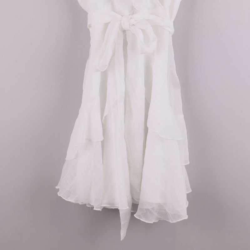 Närbild av kjolen med lager av volanger