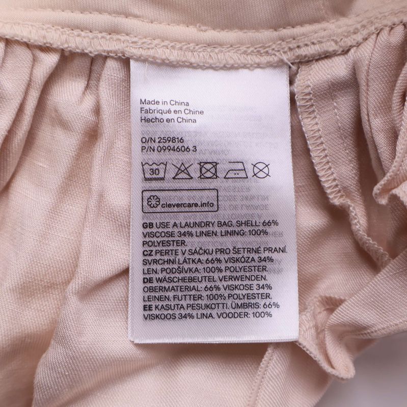 Materiallapp med detaljer om material och tvättråd