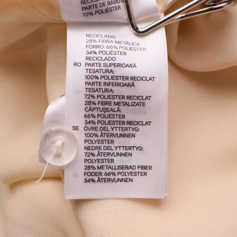 Materiallapp med sammansättning på flera språk