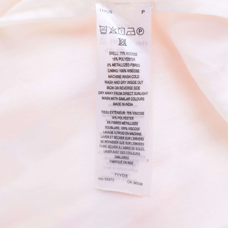 Materiallapp med sammansättning: 76% viskos, 16% polyester, 8% metallfiber