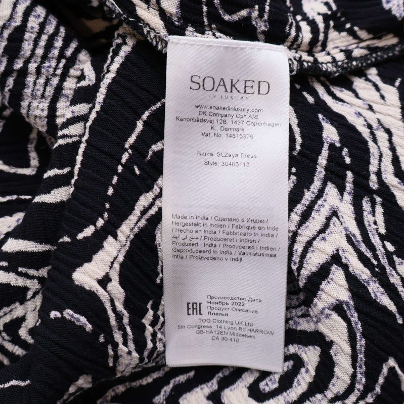 Närbild på tvätt- och materialetikett med bomull och viskos