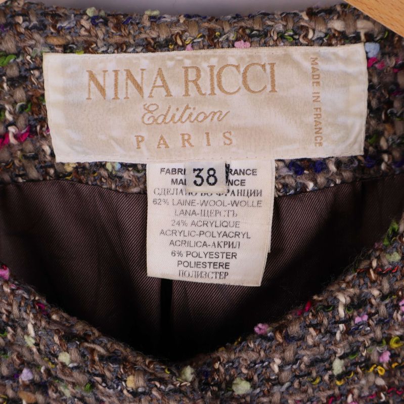 Närbild av varumärkes- och materialetikett för Nina Ricci