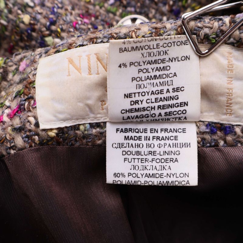 Foderetikett med materialinformation och skötselråd