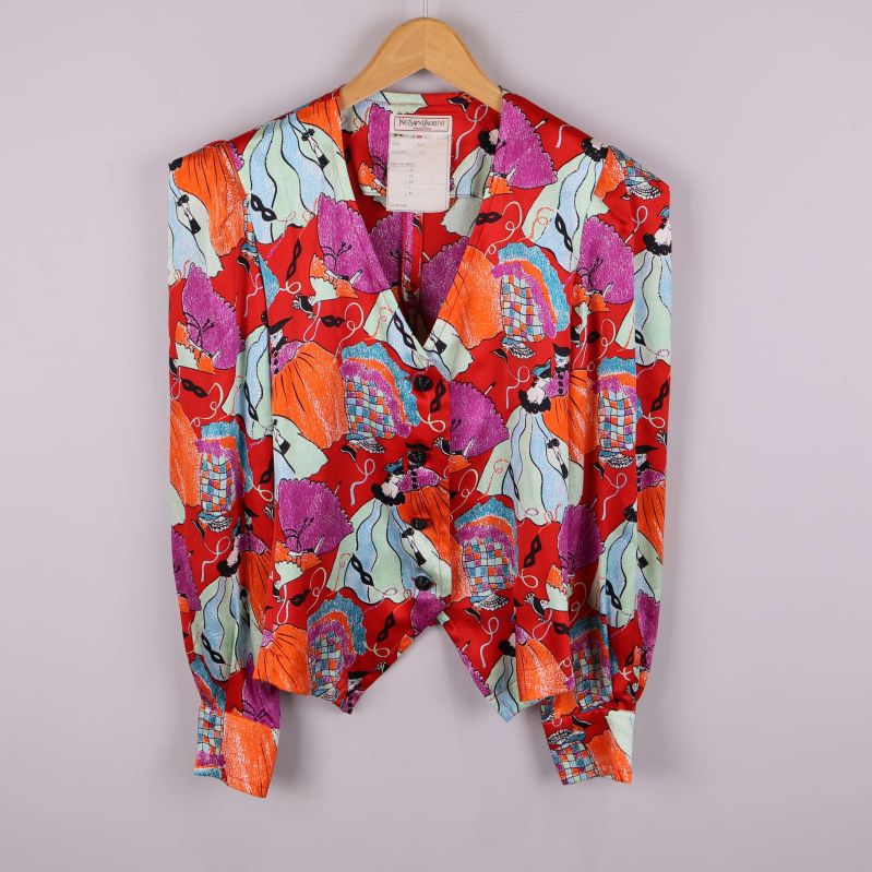 Färgstark vintageblus med abstrakt mönster framifrån