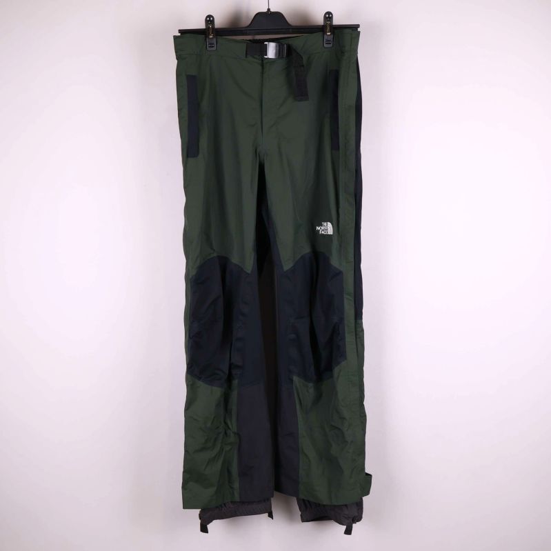 Gröna friluftsbyxor med svarta förstärkningar fram