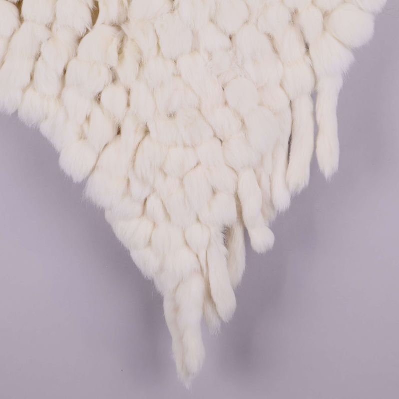 Nedre del av ponchon med hängande tofsar