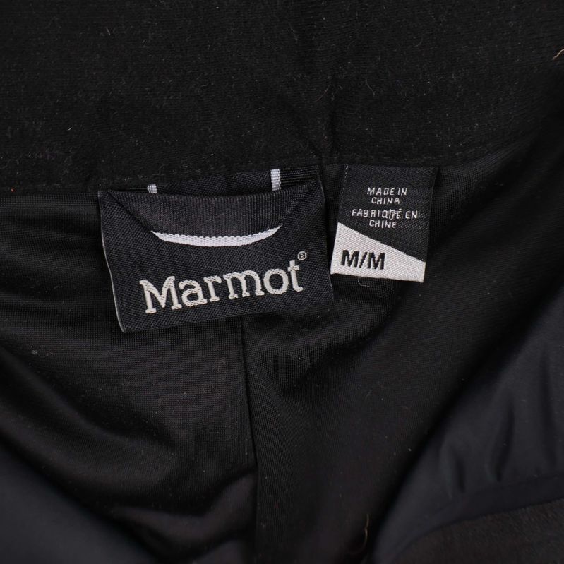 Närbild på Marmot-logga och storleksetikett