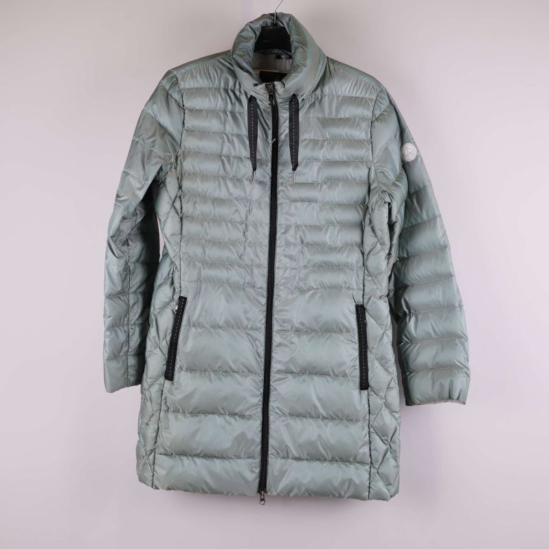 Lång quiltad jacka i ljus turkosblå med dragkedja framtill