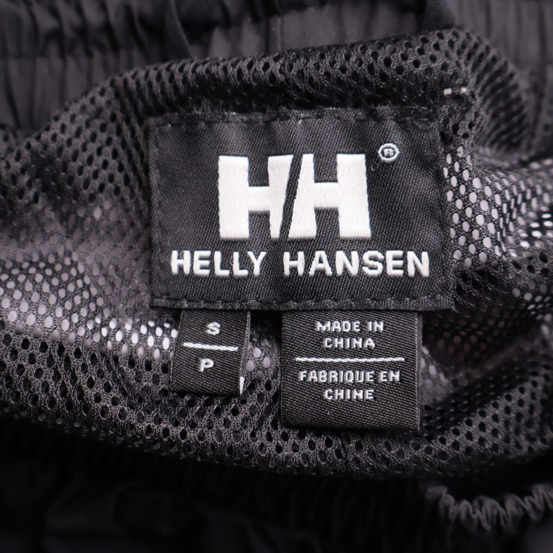 Helly Hansen logotyp på svart innertyg och tvättrådsetikett