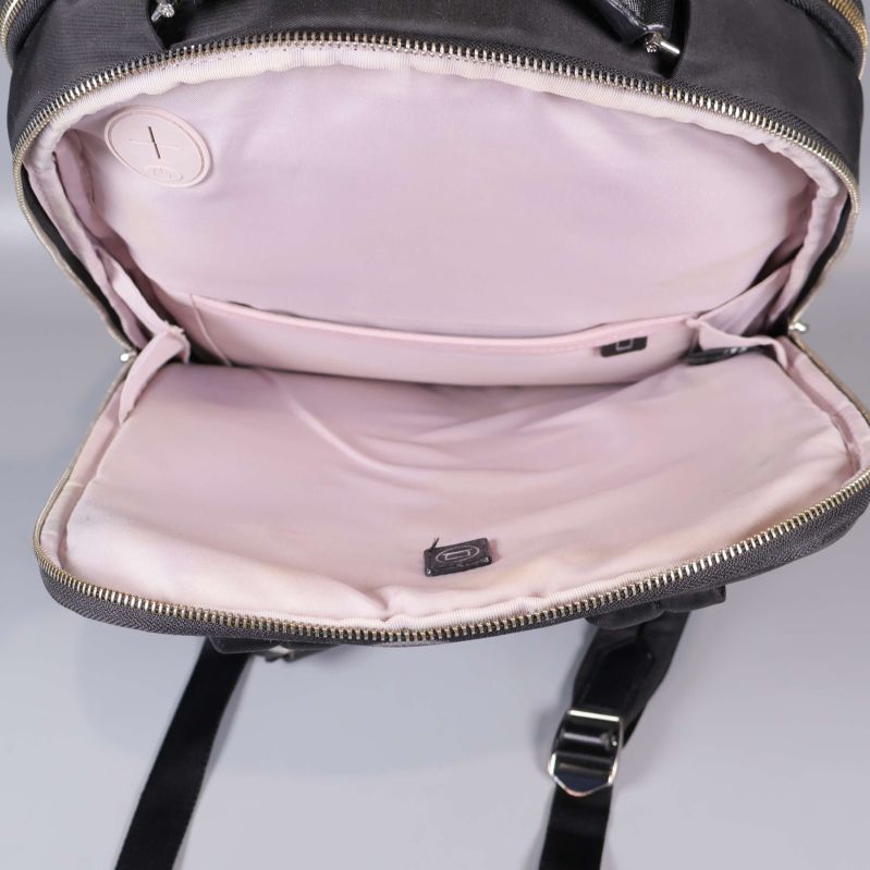 Ljusrosa invändigt foder och laptopfack